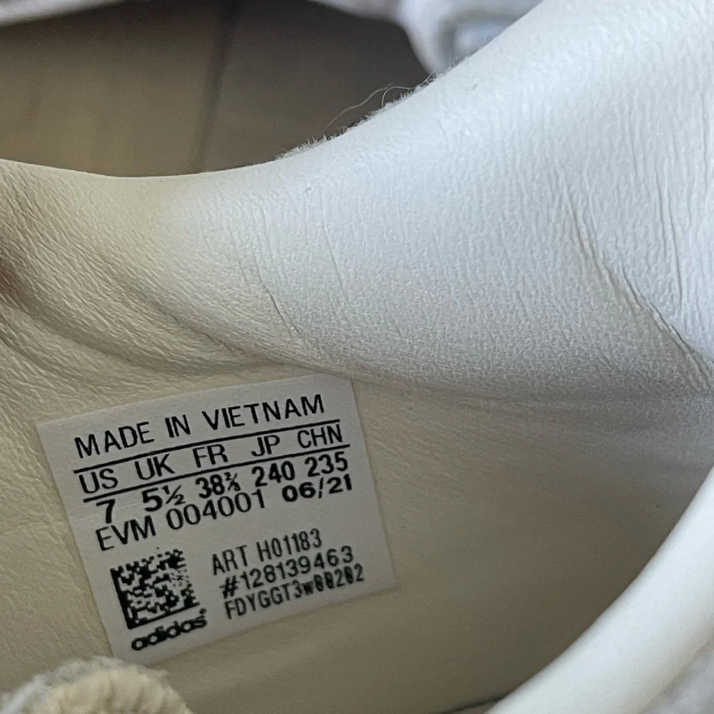 ADIDAS OZWEEGO BEIGE SIZE W7 - Picture 8 of 8